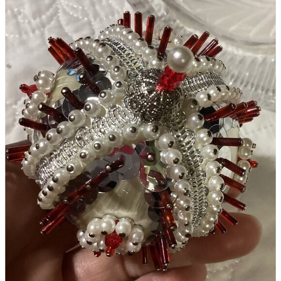 Sequin Beaded Push Pin 4 Christmas Ornaments Beautiful Red Silver & Green Balls - Picture 14 of 16